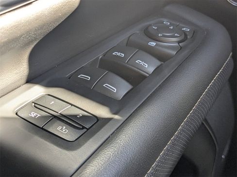 Used 2023 GMC Yukon SLT image 20