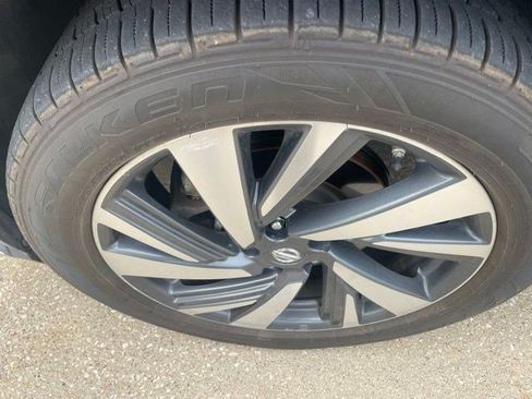 Used 2017 Nissan Murano Platinum w/ Platinum Technology Package AWD/4WD image 2