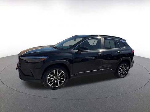 Used 2026 Toyota Corolla Cross XLE FWD image 7