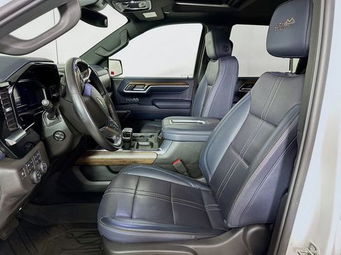 Used 2022 Chevrolet Silverado 1500 High Country w/ High Country Premium Package AWD/4WD image 8