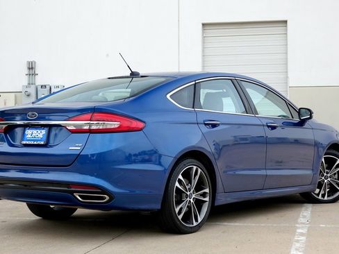 Used 2018 Ford Fusion SE w/ Fusion SE Technology Package image 3