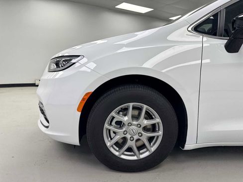 New 2026 Chrysler Pacifica Select FWD image 24