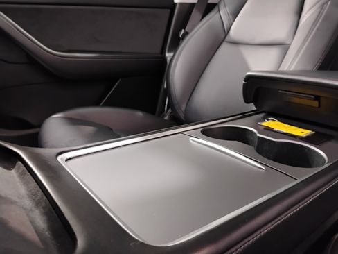 Used 2021 Tesla Model Y 2WD image 56