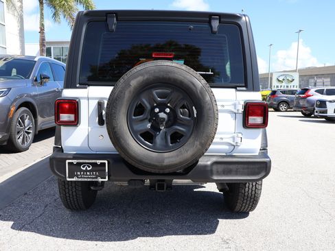 Used 2022 Jeep Wrangler Unlimited Sport AWD/4WD image 6