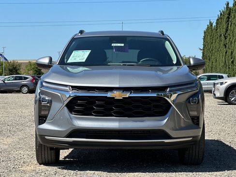 Used 2024 Chevrolet Trax LT w/ Driver Confidence Package FWD image 9
