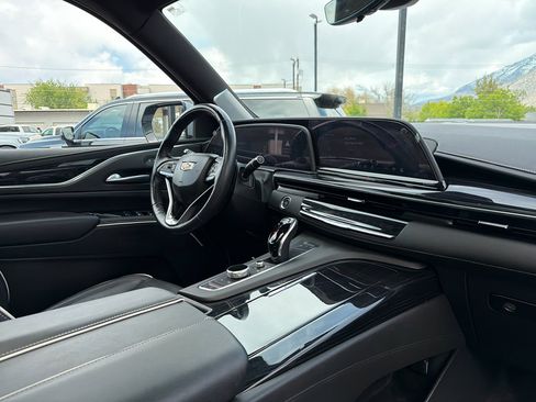 Used 2023 Cadillac Escalade ESV Sport w/ LPO, ONYX Package AWD/4WD image 14