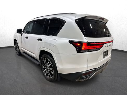 Certified 2025 Lexus LX 700h Luxury image 5