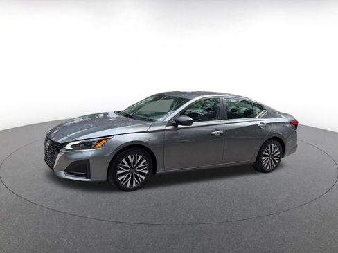 Used 2025 Nissan Altima 2.5 SV FWD image 8