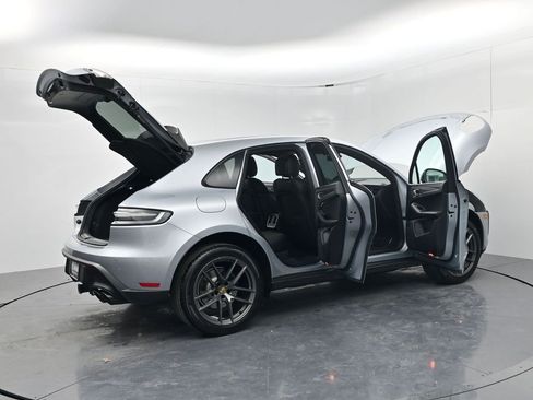 Used 2024 Porsche Macan Turbo AWD/4WD image 75
