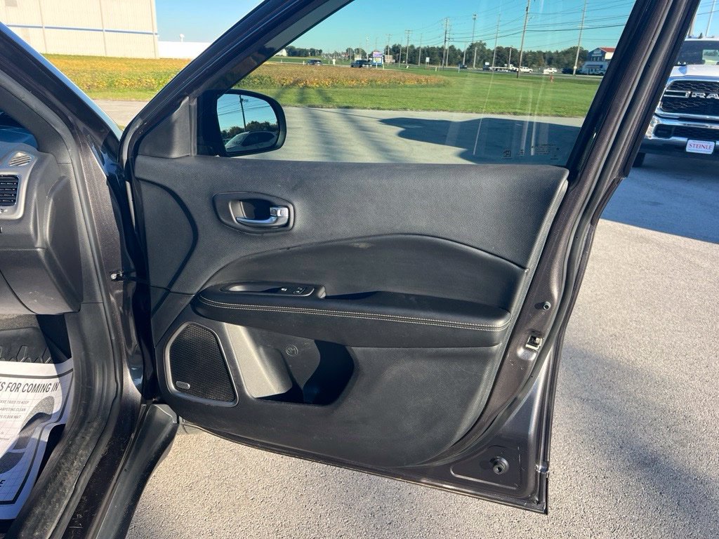 Used 2021 Jeep Compass Latitude w/ Sun and Sound Group AWD/4WD image 26