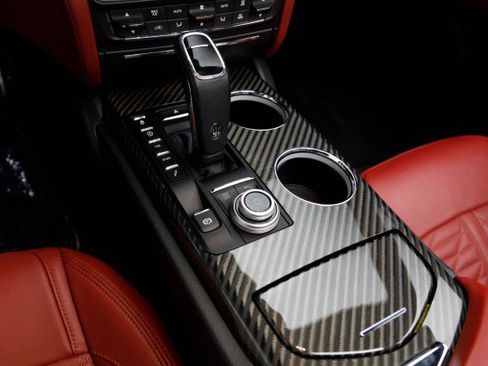 Used 2020 Maserati Quattroporte S GranSport image 32