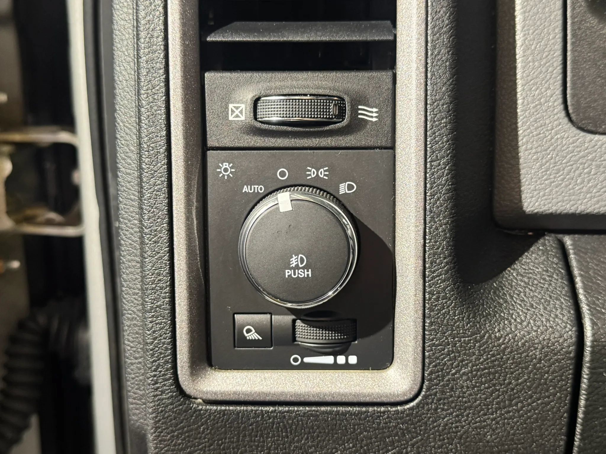 Used 2014 RAM 1500 Express AWD/4WD image 10
