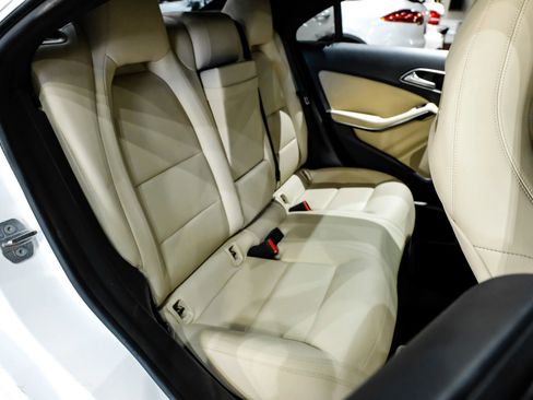 Used 2019 Mercedes-Benz CLA 250 image 40