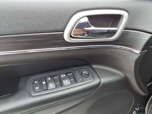 Used 2019 Jeep Grand Cherokee Limited image 15