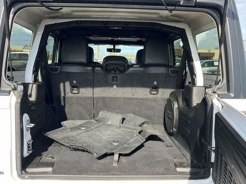 Used 2020 Jeep Wrangler Unlimited Sahara image 20