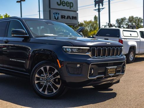 Used 2024 Jeep Grand Cherokee Overland AWD/4WD image 3
