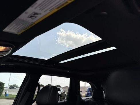 Used 2022 Jeep Grand Cherokee Limited w/ Tech Group RWD image 24
