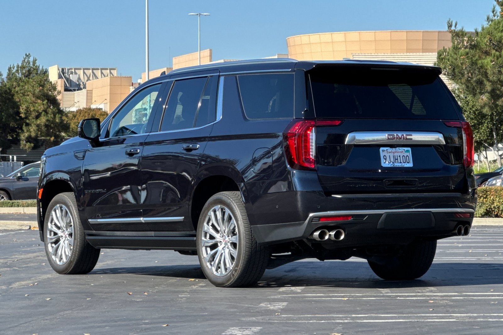 Used 2023 GMC Yukon Denali w/ Denali Reserve Package AWD/4WD image 6