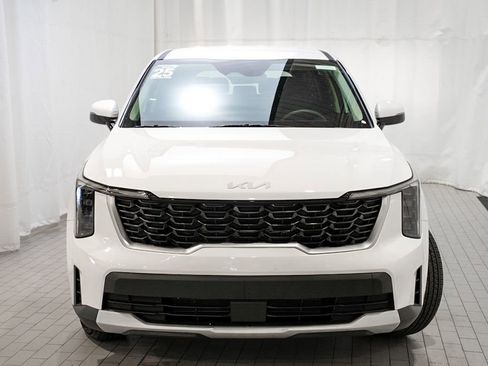 Certified 2025 Kia Sorento LX FWD image 2