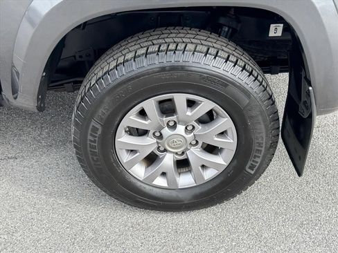 Used 2018 Toyota Tacoma SR5 image 13