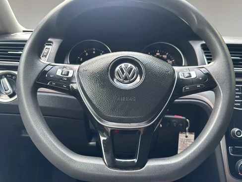 Used 2018 Volkswagen Passat 2.0T S FWD image 4