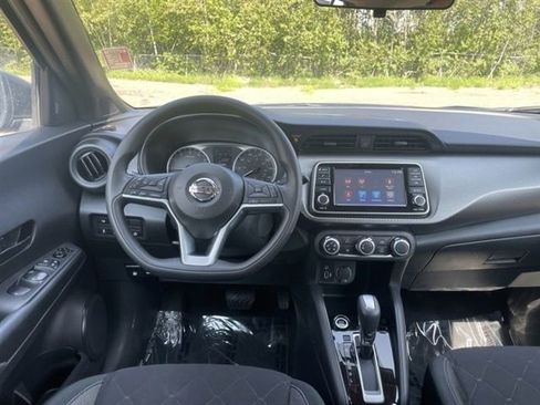 Used 2020 Nissan Kicks S image 12