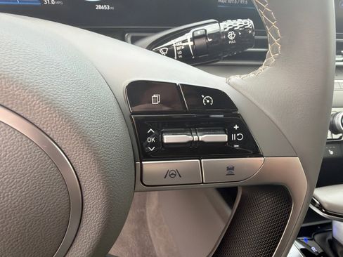 Used 2023 Hyundai Elantra SEL w/ Convenience Package image 25