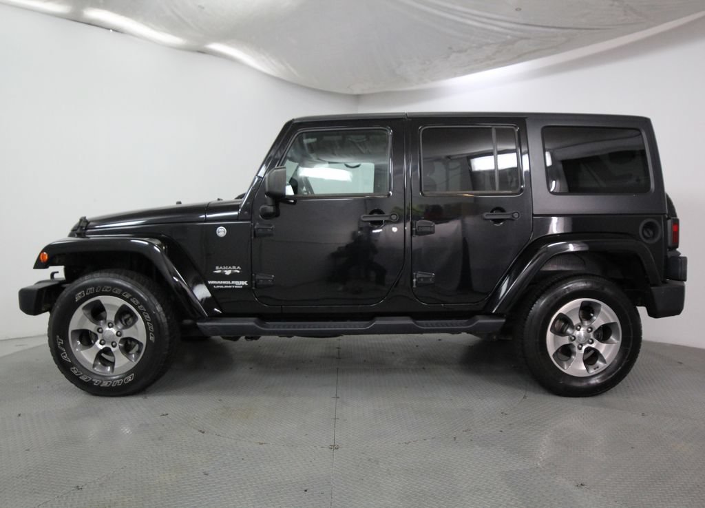 Used 2018 Jeep Wrangler Unlimited Sahara AWD/4WD image 4