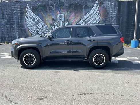 Used 2025 Toyota 4Runner TRD Off-Road Premium image 6