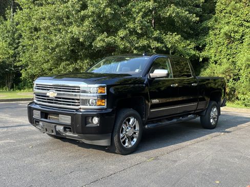 Used 2017 Chevrolet Silverado 2500 High Country w/ Snow Plow Prep Package AWD/4WD image 5