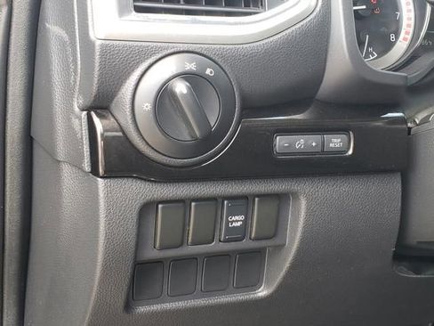 Used 2018 Nissan Titan SV AWD/4WD image 21