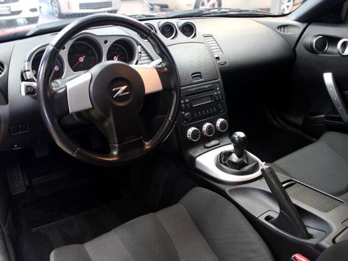 Used 2006 Nissan 350Z Base w/ (N93) Cargo Convenience Pkg image 8