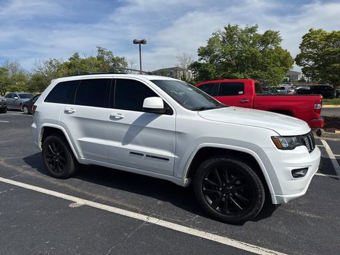 Used 2018 Jeep Grand Cherokee Altitude image 1