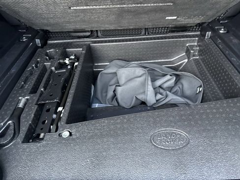 Used 2025 Land Rover Defender 110 S image 40