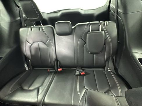 Used 2024 Chrysler Pacifica Select image 16