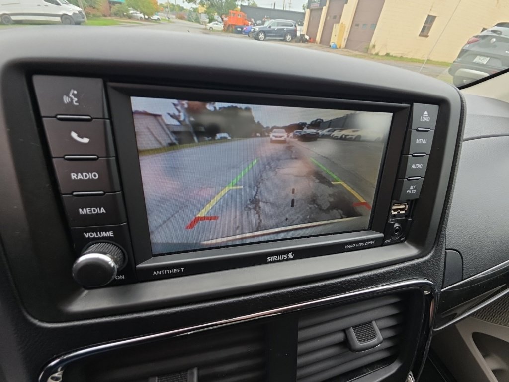 Used 2014 Dodge Grand Caravan SXT w/ Rear Park Assist Package FWD image 20