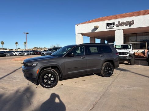 New 2025 Jeep Grand Cherokee L Altitude RWD image 1