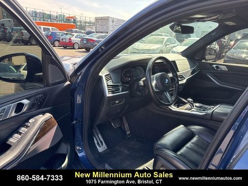 Used 2020 BMW X7 M50i image 11