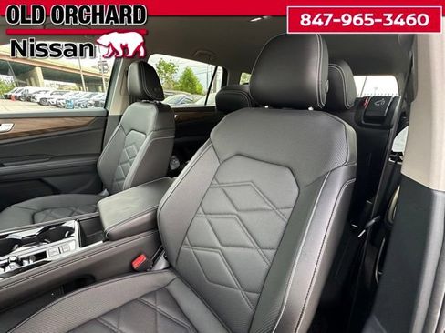 Used 2025 Volkswagen Atlas SE AWD/4WD image 9