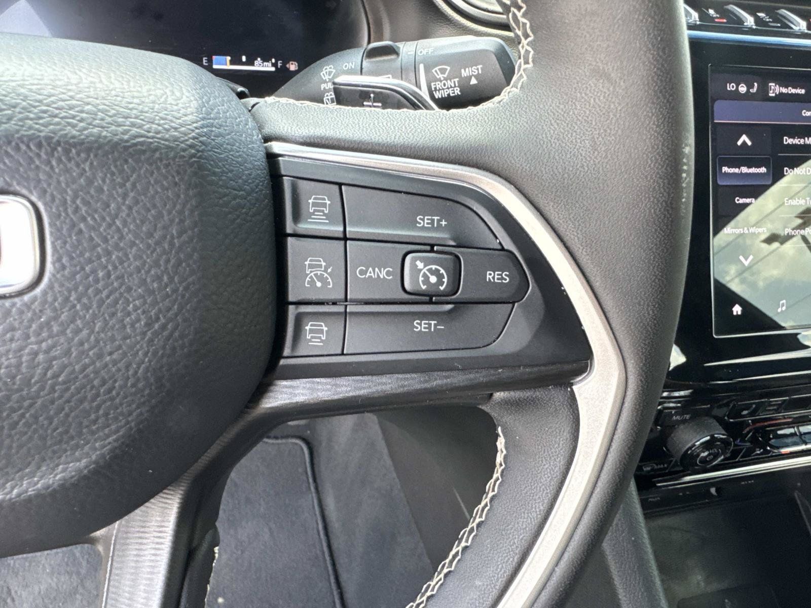 Used 2024 Jeep Grand Cherokee Altitude RWD image 31