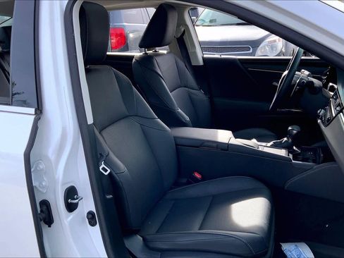 Used 2022 Lexus ES 350 w/ Premium Package image 9