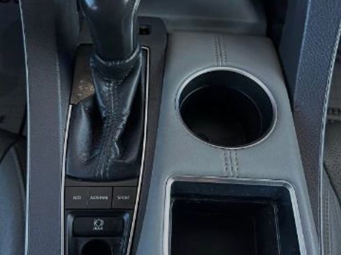 Used 2020 Toyota Avalon Limited image 16