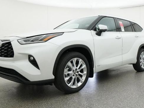 New 2026 Toyota Highlander Limited image 17
