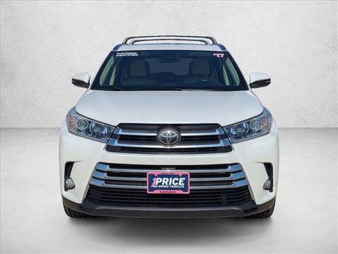 Used 2017 Toyota Highlander Limited image 2