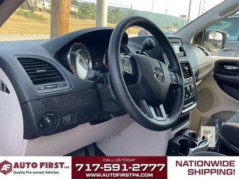 Used 2017 Dodge Grand Caravan SE FWD image 6