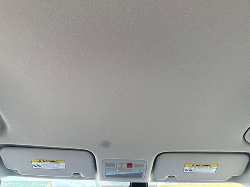 Used 2024 Hyundai Venue Limited image 13