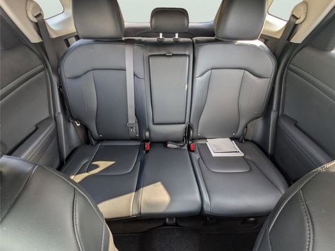 Used 2024 Kia Sportage EX image 12