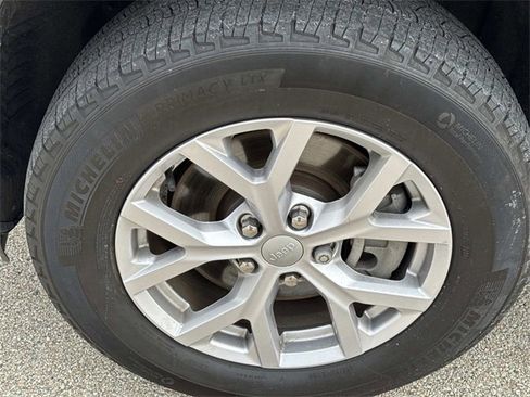 Used 2022 Jeep Grand Cherokee L Limited image 9