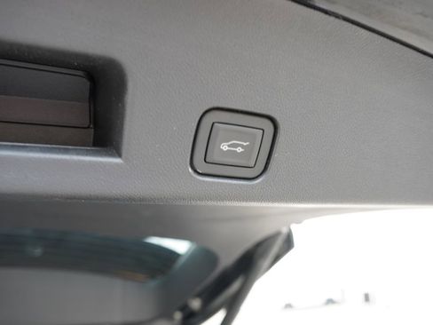 Used 2025 Buick Enclave Avenir AWD/4WD image 24