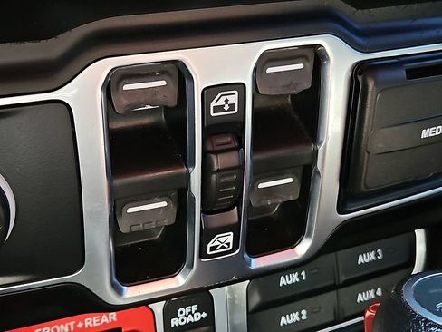 Used 2021 Jeep Gladiator Rubicon w/ Safety Group AWD/4WD image 16